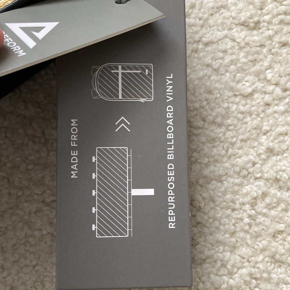 Rareform Crossbody - Picture 4 of 5